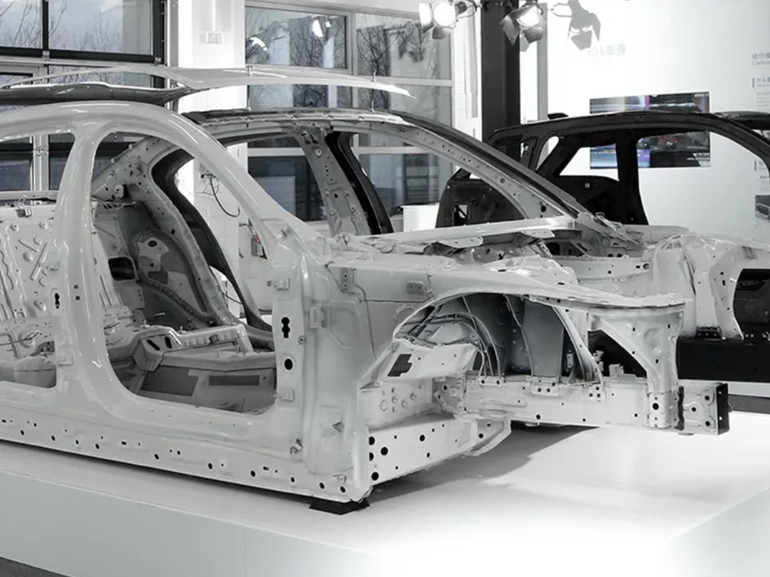 “革新制造：探索三维激光切割头的精准与高效”